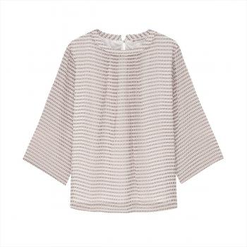 サーモンピンク